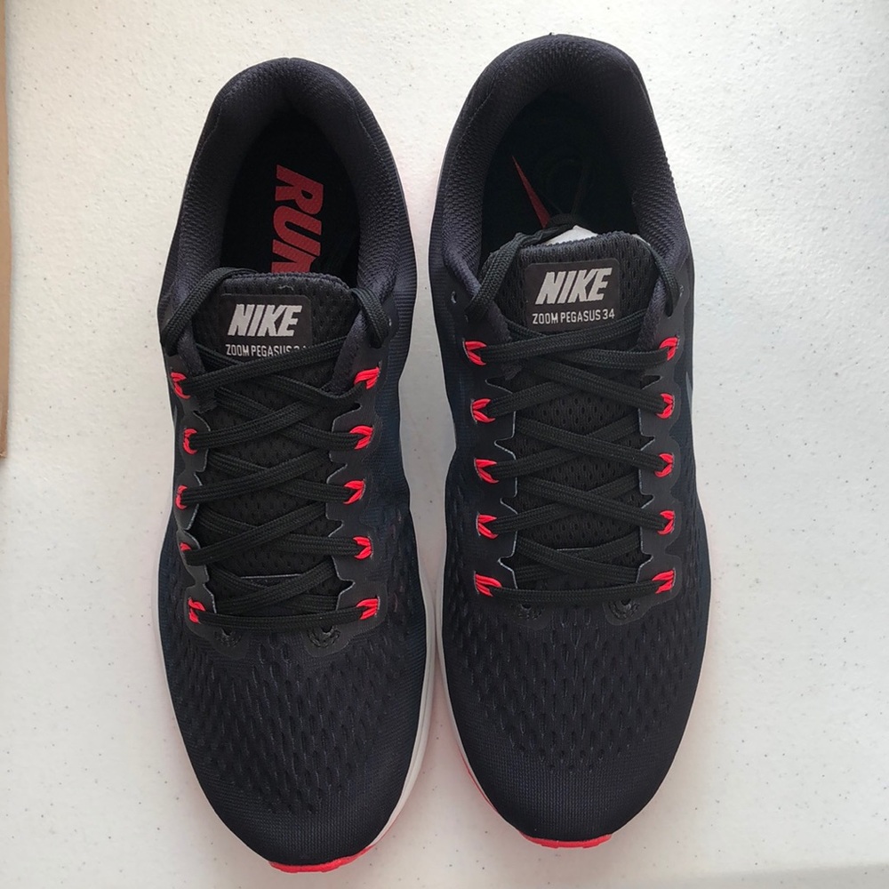 Men’s Nike zoom Pegasus 34 size 10